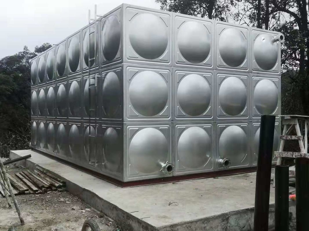 İzole edilmiş cilalı paslanmaz çelik su tankları 1.0MPa 0.6MPa Dış mekanlar için